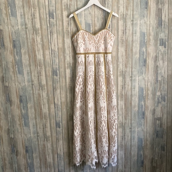 NEW FOXIEDOX LACE OVERLAY MAXI DRESS WHITE METALLIC GOLD EYELASH HEM | Small - Picture 5 of 17
